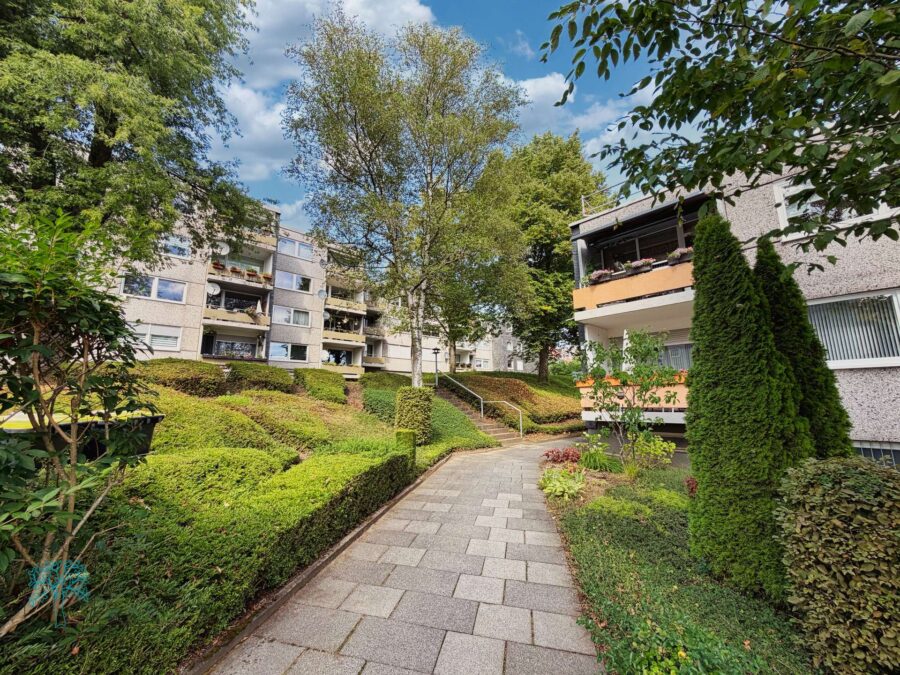 ***Wohnen mit Aussicht – drei Zimmer, Balkon und Bergisches Panorama, 42281 Wuppertal, Etagenwohnung