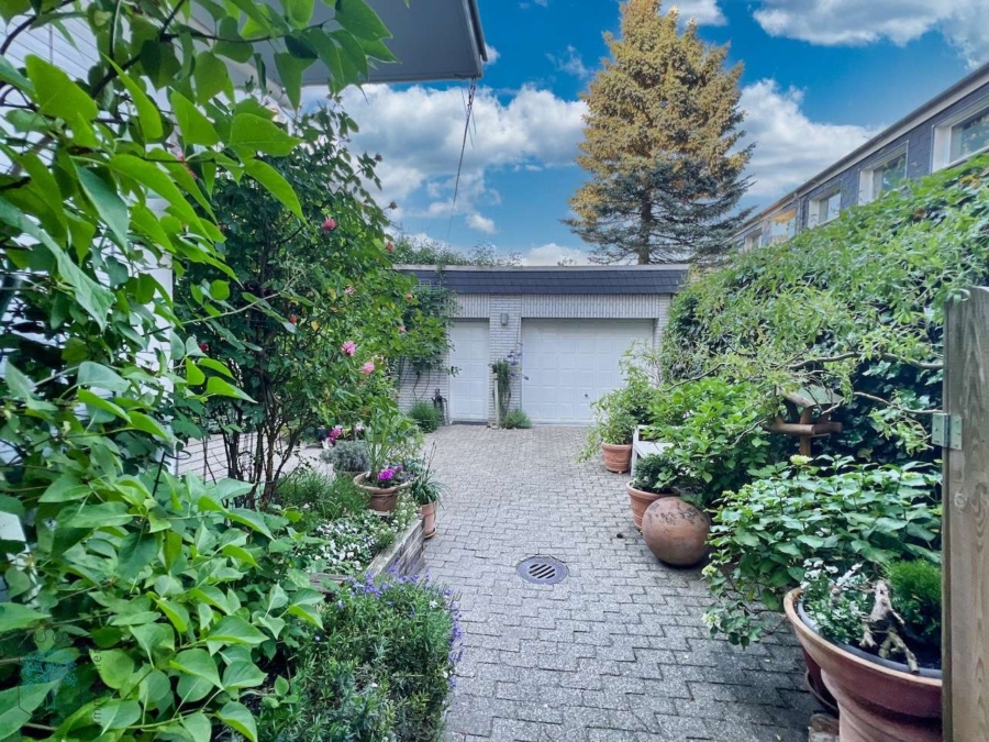 ***Sehr gepflegtes Mehrfamilienhaus samt Hinterhaus, 42551 Velbert, Mehrfamilienhaus