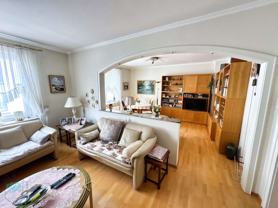 ***Unter dem Rundbogen: Lichtdurchflutete 2,5-Zimmer-Wohnung mit unverwechselbarem Charakter, 42289 Wuppertal, Etagenwohnung